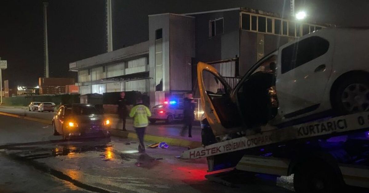 İki otomobil kafa kafaya çarpıştı: 5 yaralı
