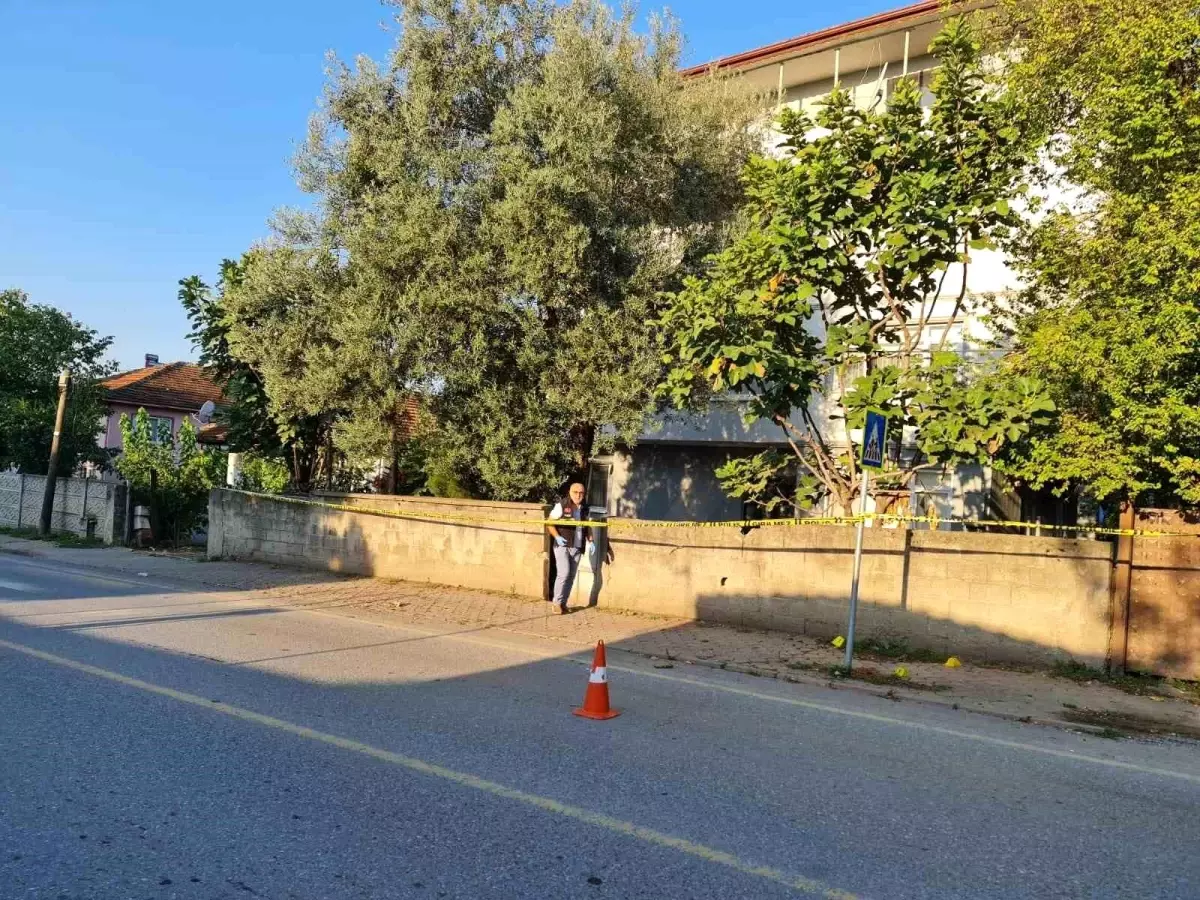 Sakarya’da Kaldırımda Silahlı Saldırı: Bir Yaralı