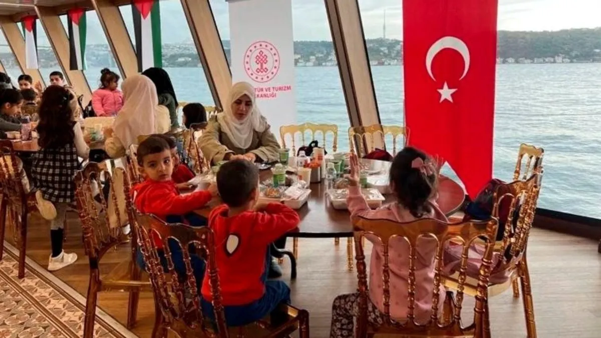 İstanbul’da misafir edilen Gazzeliler için Boğaz turu düzenlendi