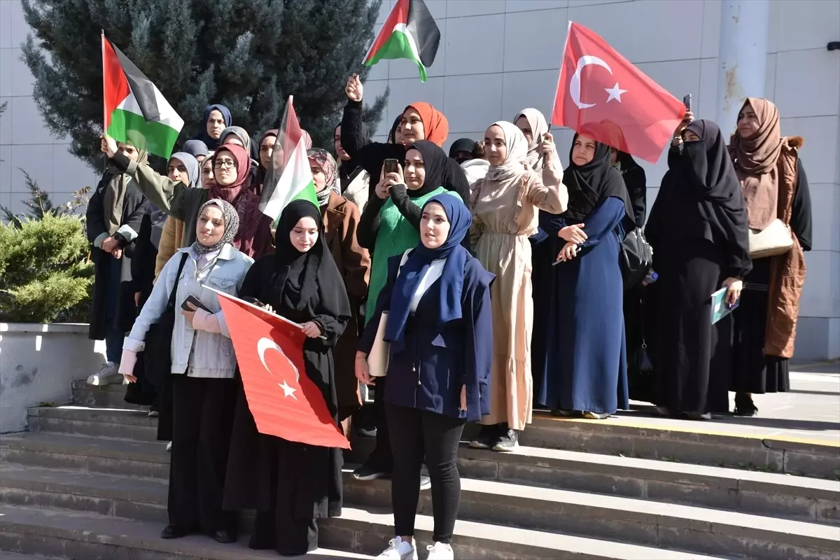 Şırnak’ta Üniversite Öğrencilerinden İsrail’e Karşı Yürüyüş