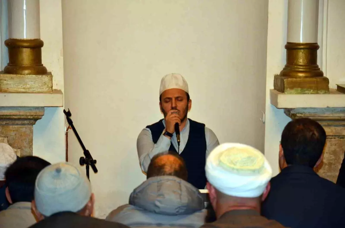 Akşehir’de Hafızlardan Kur’an-ı Kerim Ziyafeti