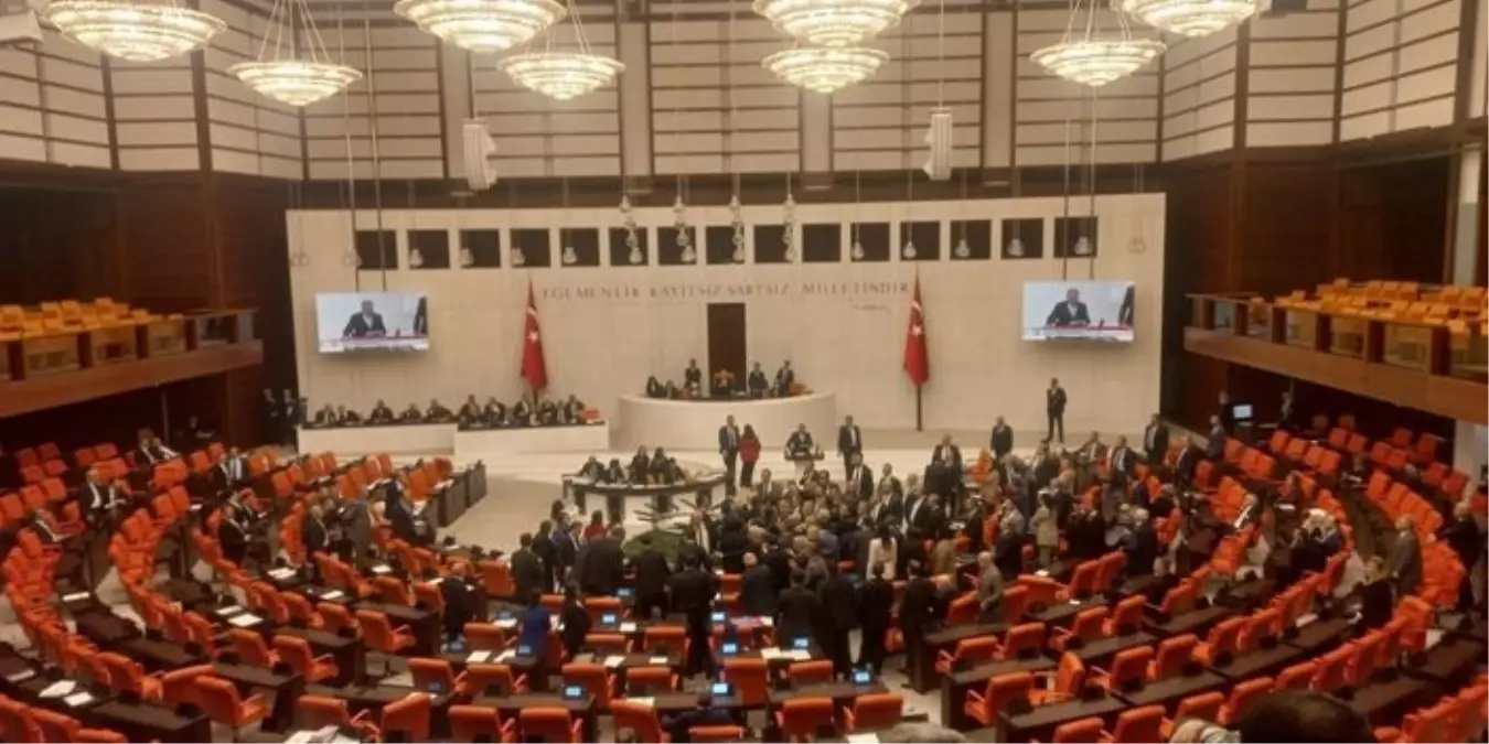 TBMM Genel Kurulu’nda Alkış Arbede Çıktı